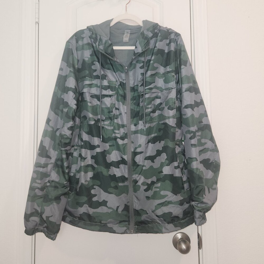 DIP Men’s Windbreaker Rain Jacket – Green Camo, Hooded, Active Athletic (L)